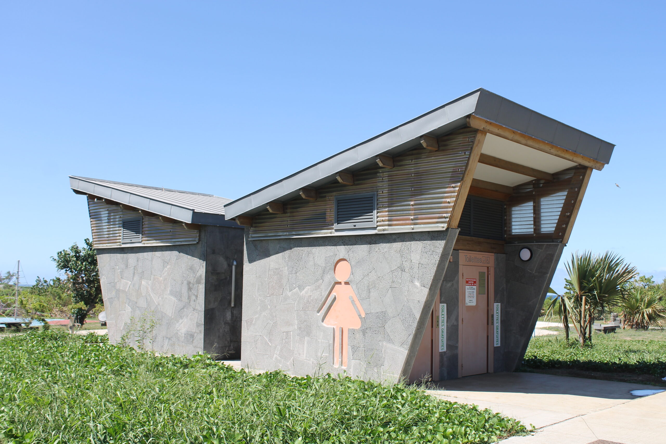 TOILETTES - POINTE DU DIABLE - SAINT PIERRE
