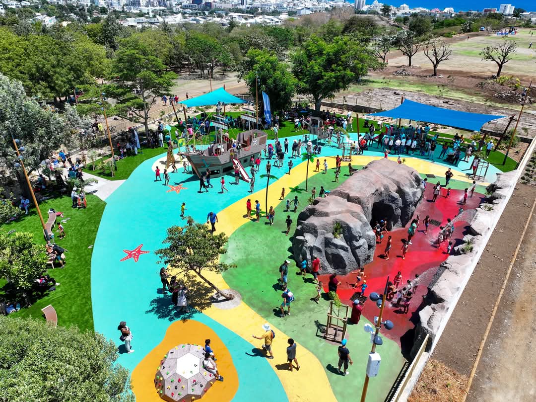 JEUX - Création de l'aire de jeux secs et de jeux d'eau du parc Jean Pierre Esperet à la Trinité - SAINT DENIS_1