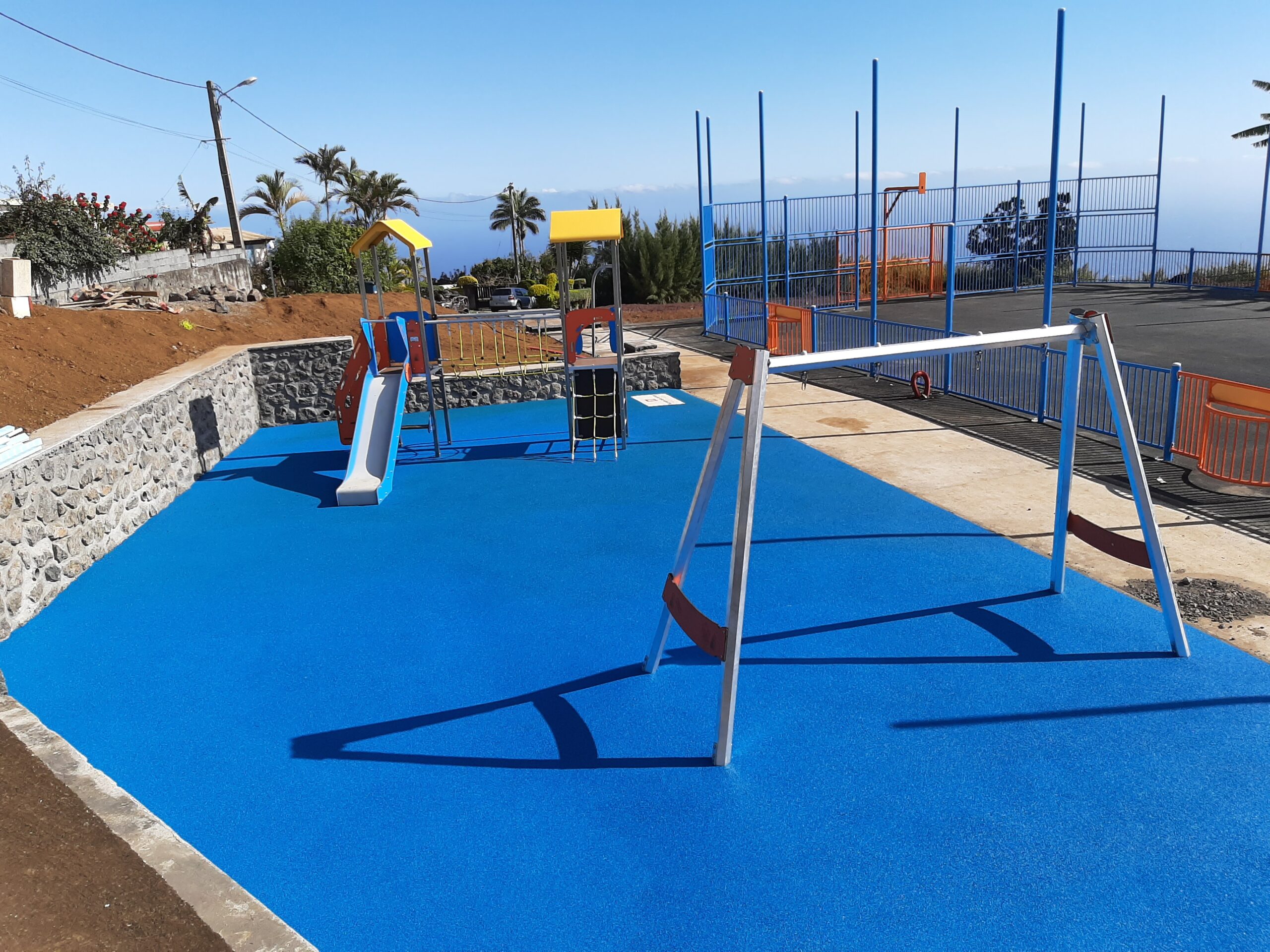JEUX_SWO - Crétion d'une aire de jeux, d'un terrain multisport et d'un boulodrome à Bras de calumets - TROIS BASSINS