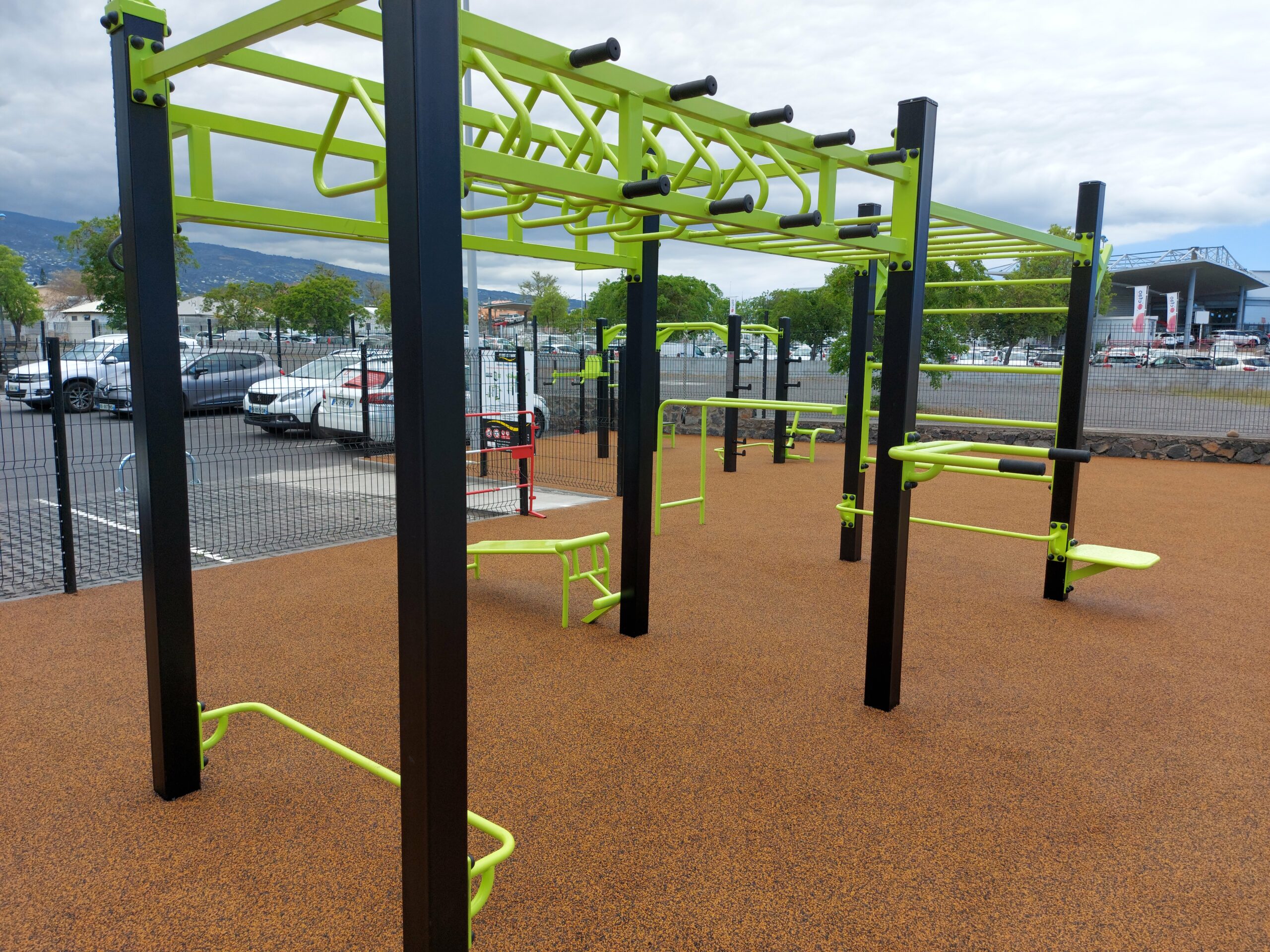 SWO - Fourniture et installation d'une combinaison de Street Work Out à MYGYM - LE PORT